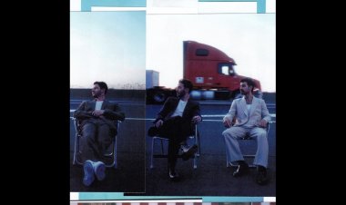 Greetings From Your Hometown (Deluxe Edition) - Jonas Brothers